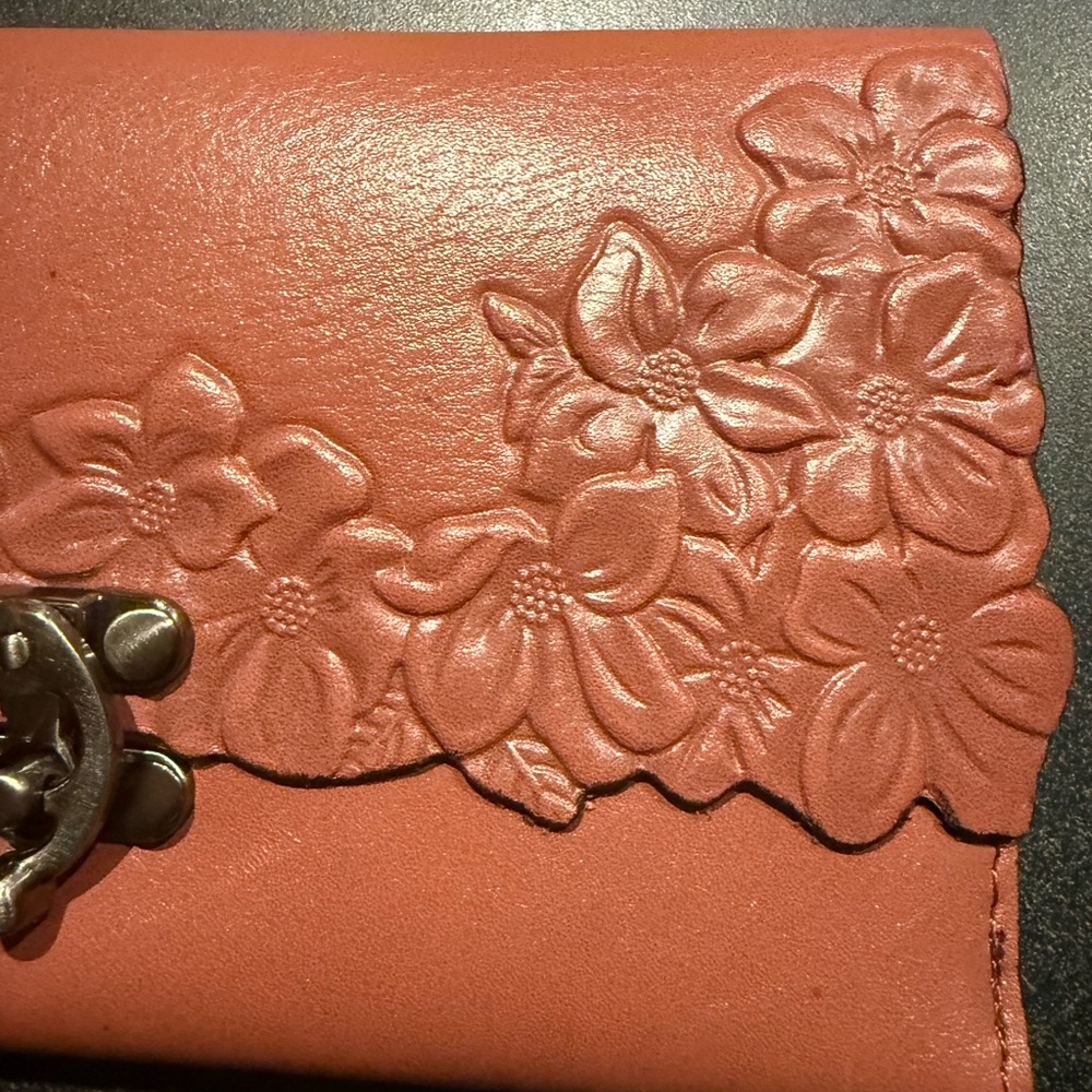 Patricia Nash Pink Floral Embossed Clutch - Picture 3 of 9